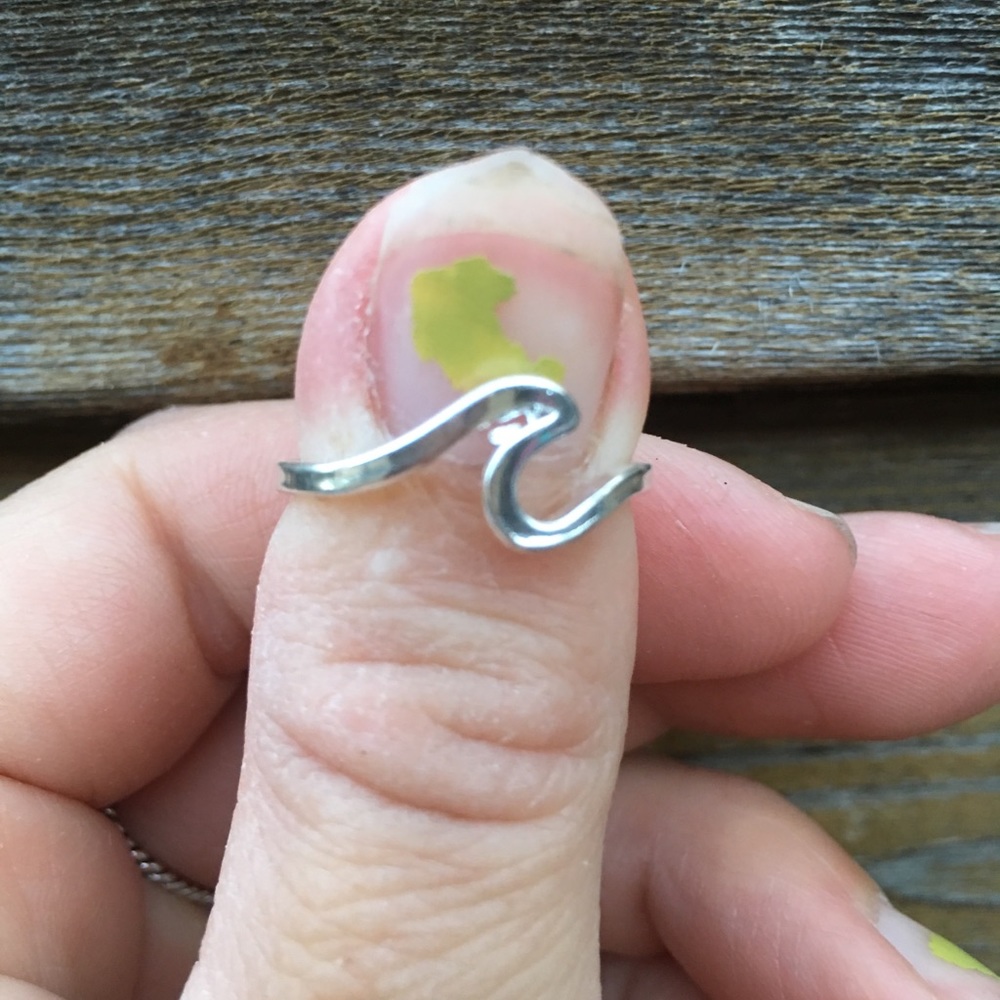 Catch a Wave ring. Silver  toned - Picture 5 of 5